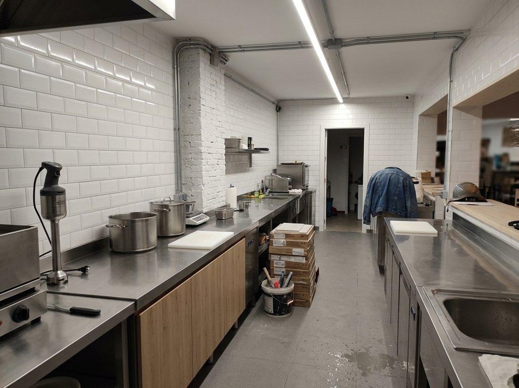 Foto 1 Reforma de cocinas en locales y edificios de O Porriño