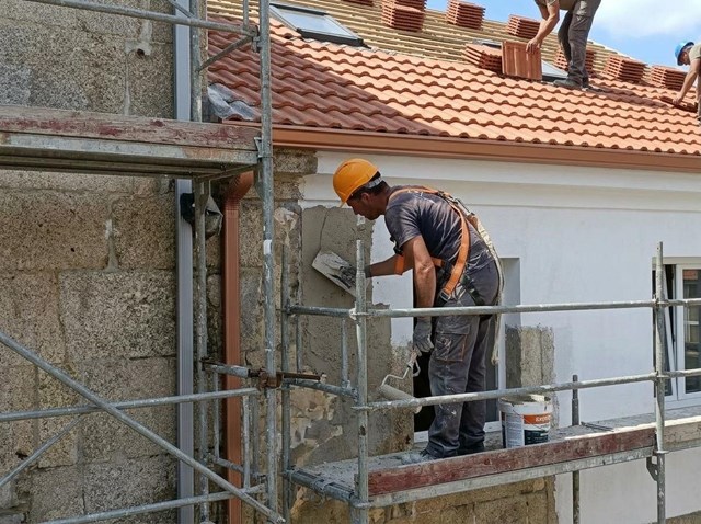 Rehabilitación de edificios y comunidades en O Porriño - Imagen 1